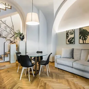 https://ferrini-home-piazza-trento.taorminaitalyhotels.com